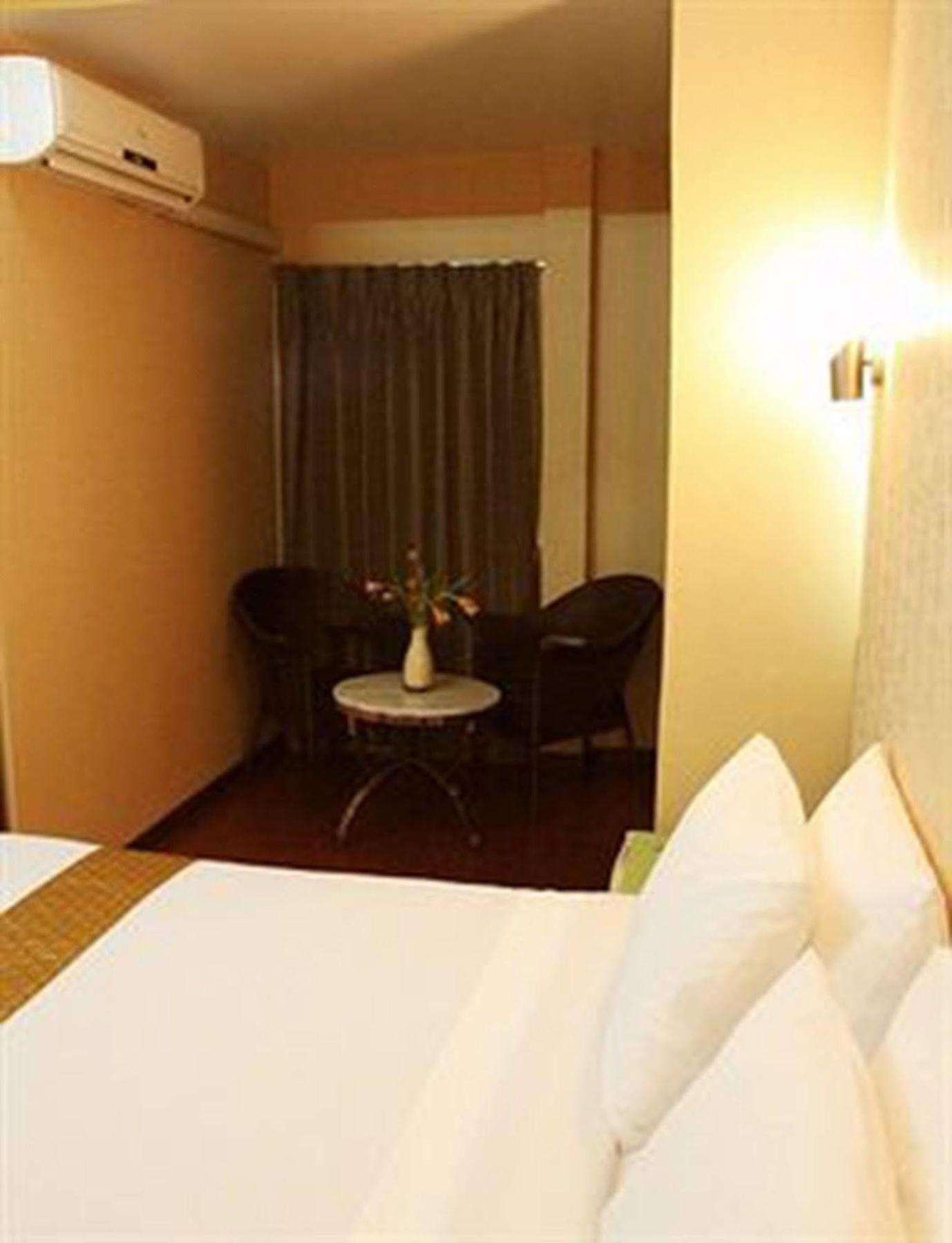 Visiting Card Hotel & Resort Bangkok Exteriér fotografie